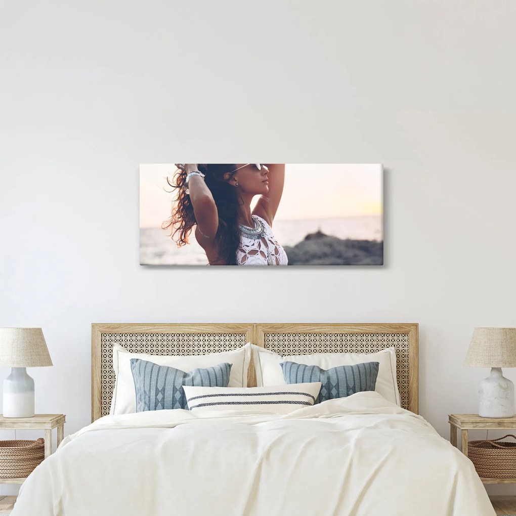Obraz ženy na pláži (120x50 cm)