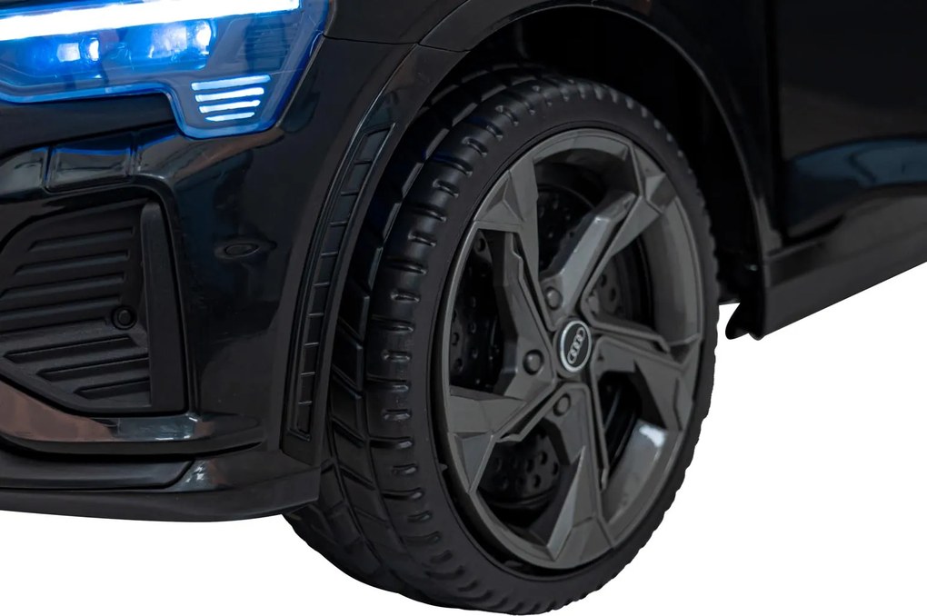 Ramiz Audi SQ8 vozidlo Čierna