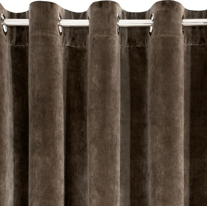 Dekorstudio Záves VILLA z exkluzívneho zamatu 140 x 250 cm v hnedej farbe - dekoračné kolieska