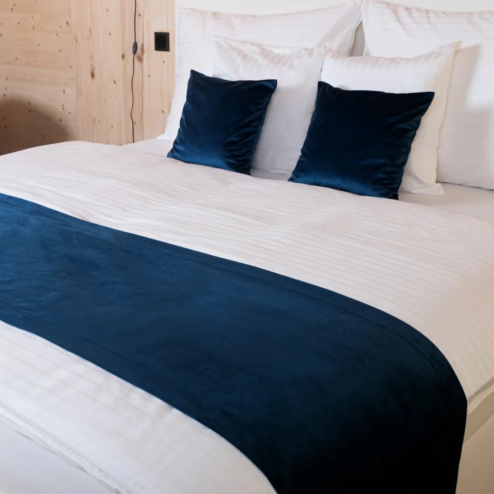 Biante Zamatový prehoz/behúň na posteľ Velvet Prémium SVP-029 Námornícka modrá 60x200 cm