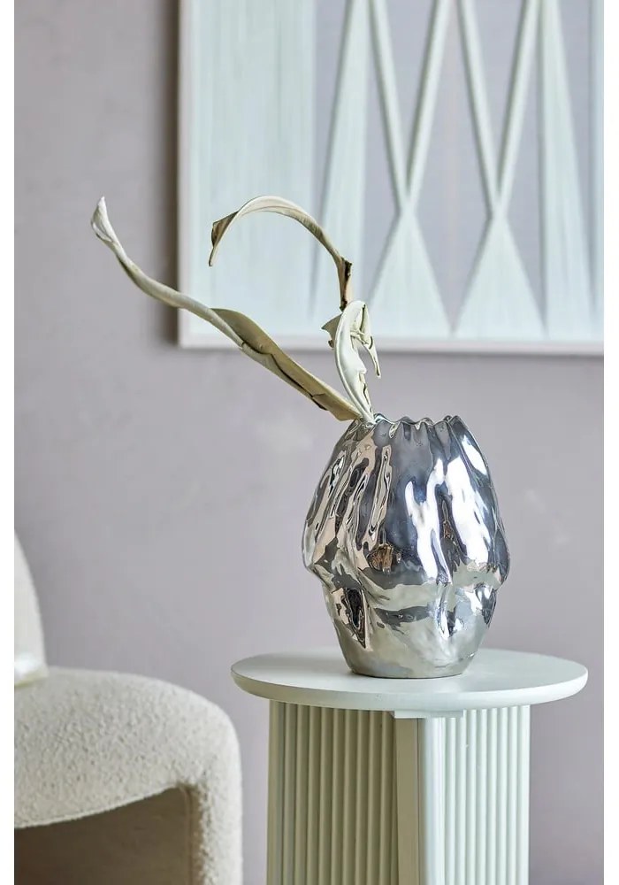 Váza z kameniny v striebornej farbe (výška 29 cm) Bobby – Bloomingville