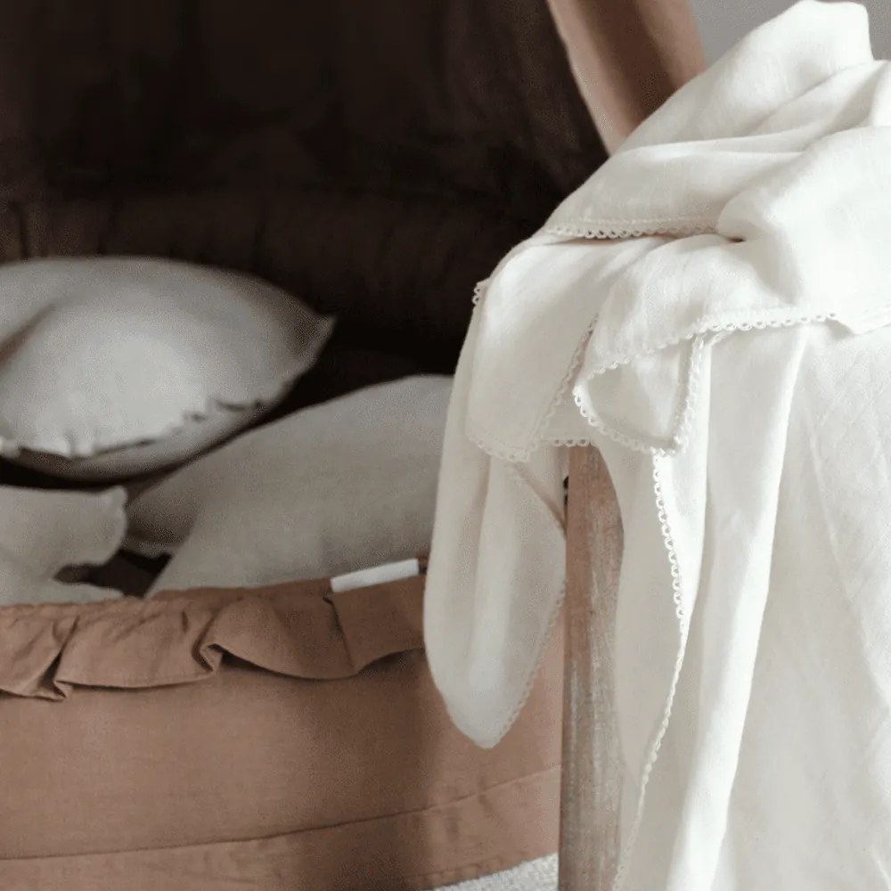 Bambusová zavinovačka s čipkou vanilka 80x100 cm