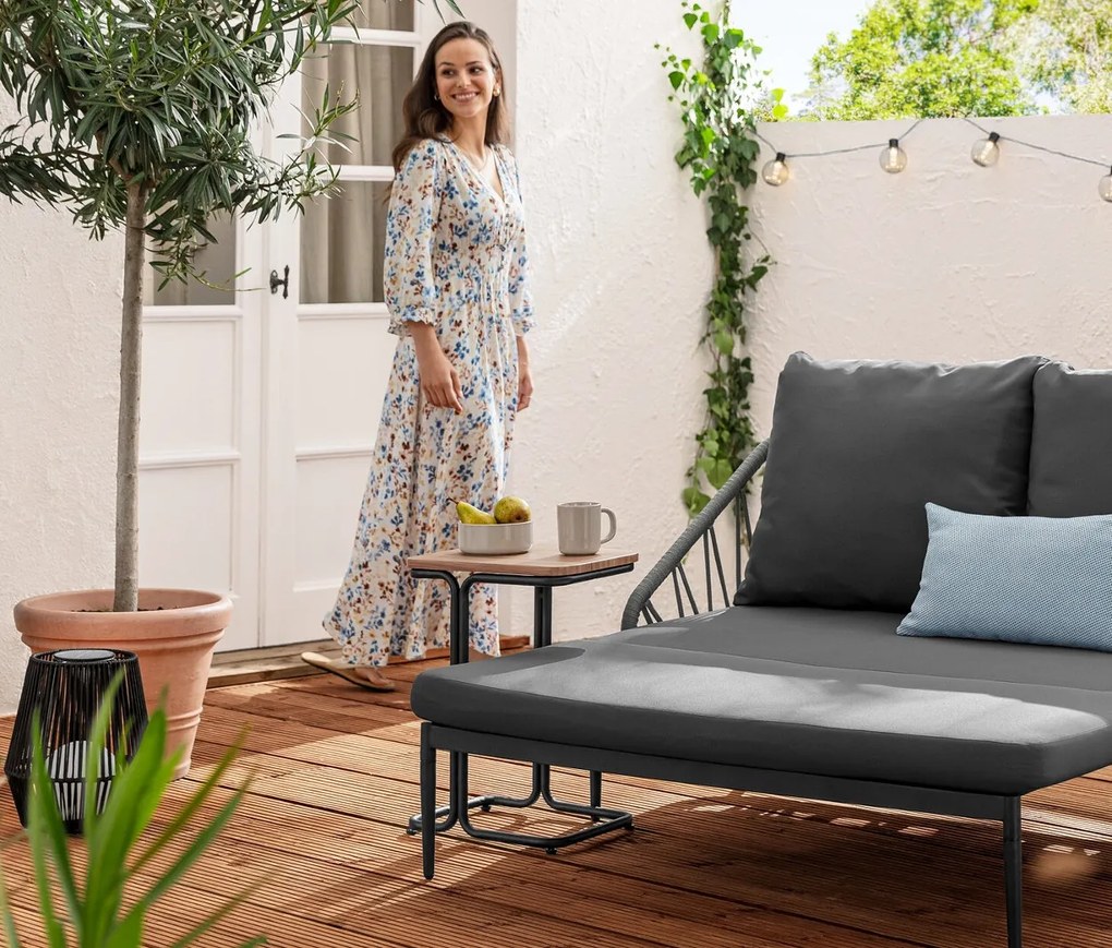 Stôl v tvare písmena C z hliníka