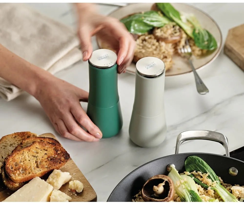 Soľnička a korenička na soľ a korenie Milltop – Joseph Joseph