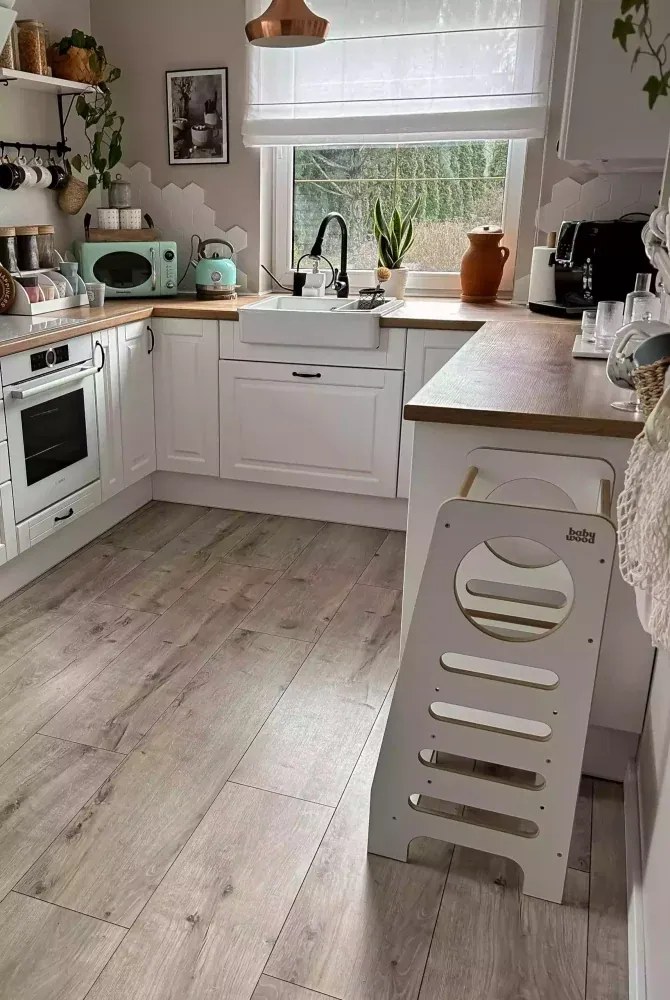 Montessori učiaca detská veža stredná biela