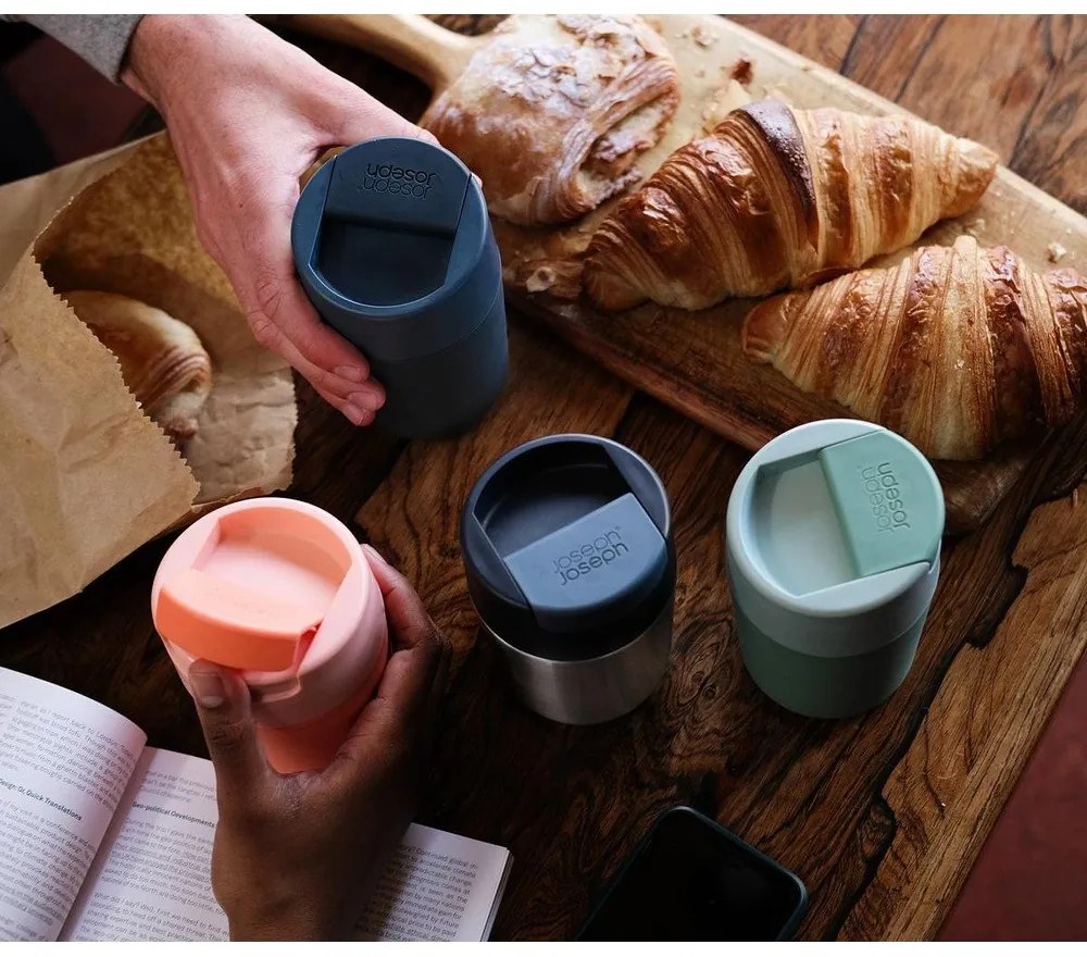 Oranžový cestovný hrnček 450 ml Sipp – Joseph Joseph