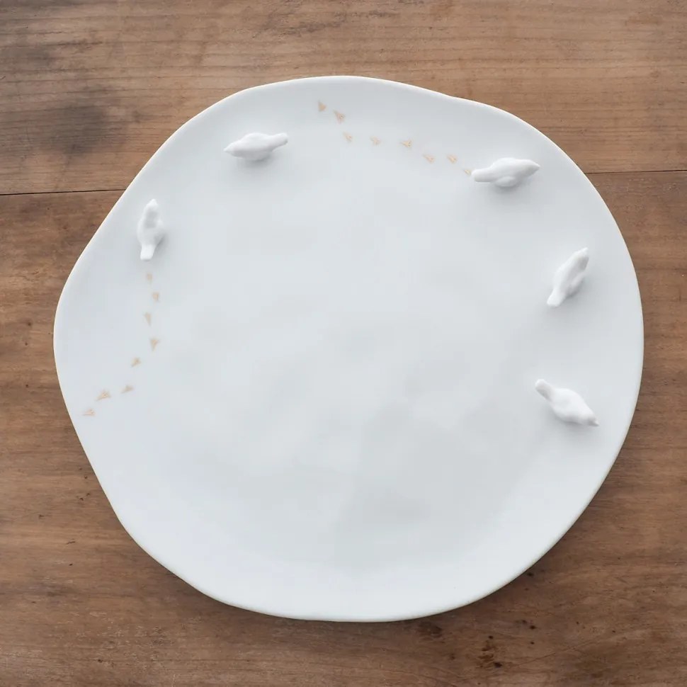 Biely porcelánový tanier s 3D prvkami VTÁKY, stredný