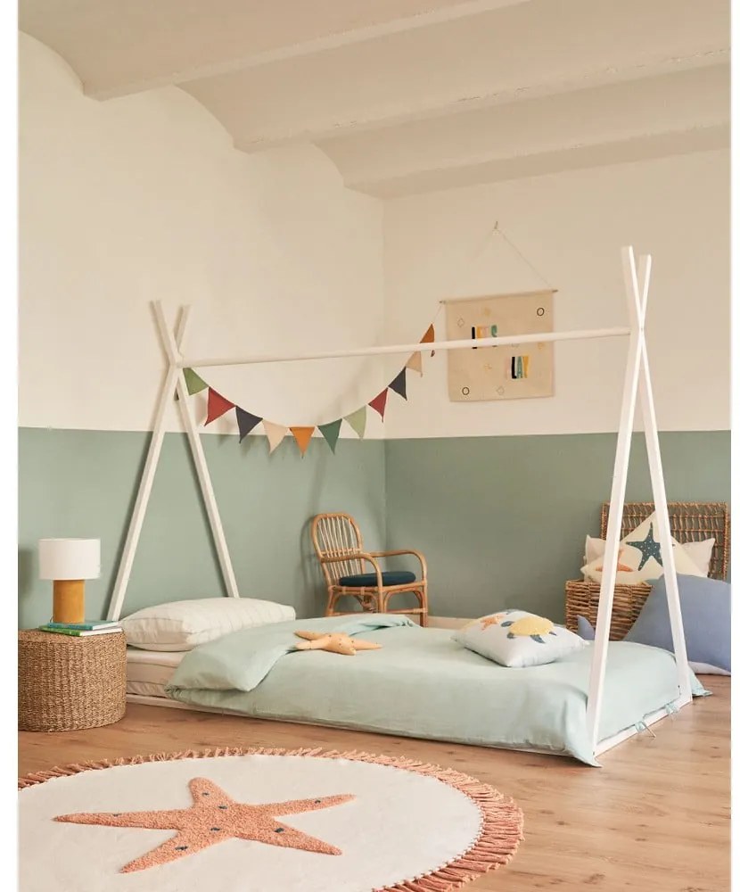 Biela domčeková detská posteľ z bukového dreva s roštom 90x190 cm Maralis – Kave Home