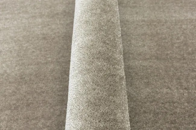 Metrážny koberec GLAMOUR-SUB 112 strieborný / béžový