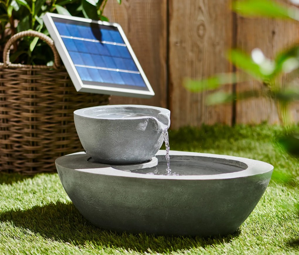 Záhradná solárna fontána