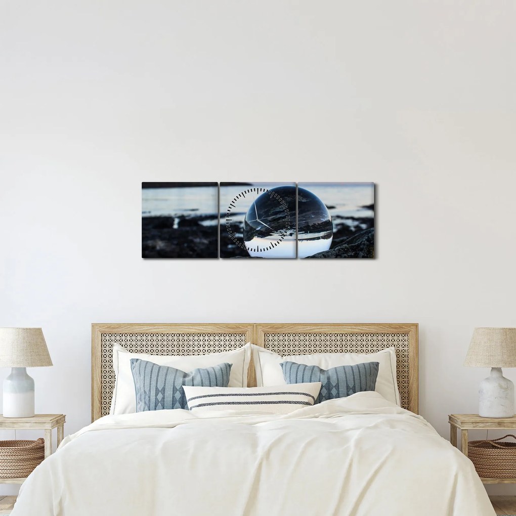 Obraz sklenené gule na skale (s hodinami) (90x30 cm)
