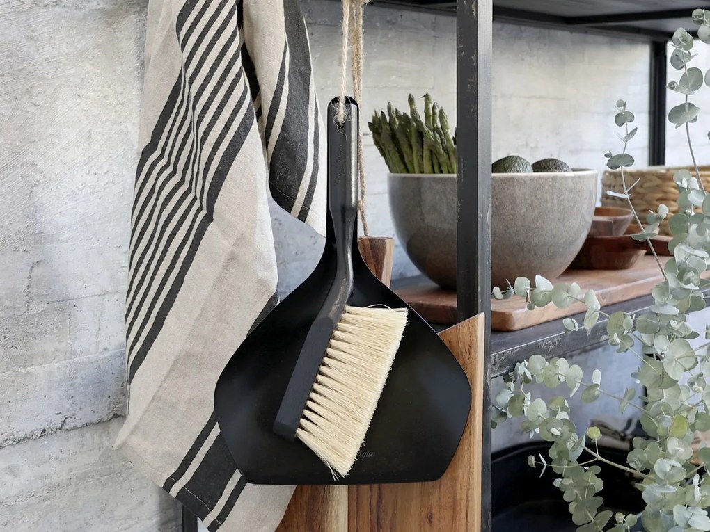 Zmetáčik s čiernou kovovou lopatkou - 23*7*34 cm