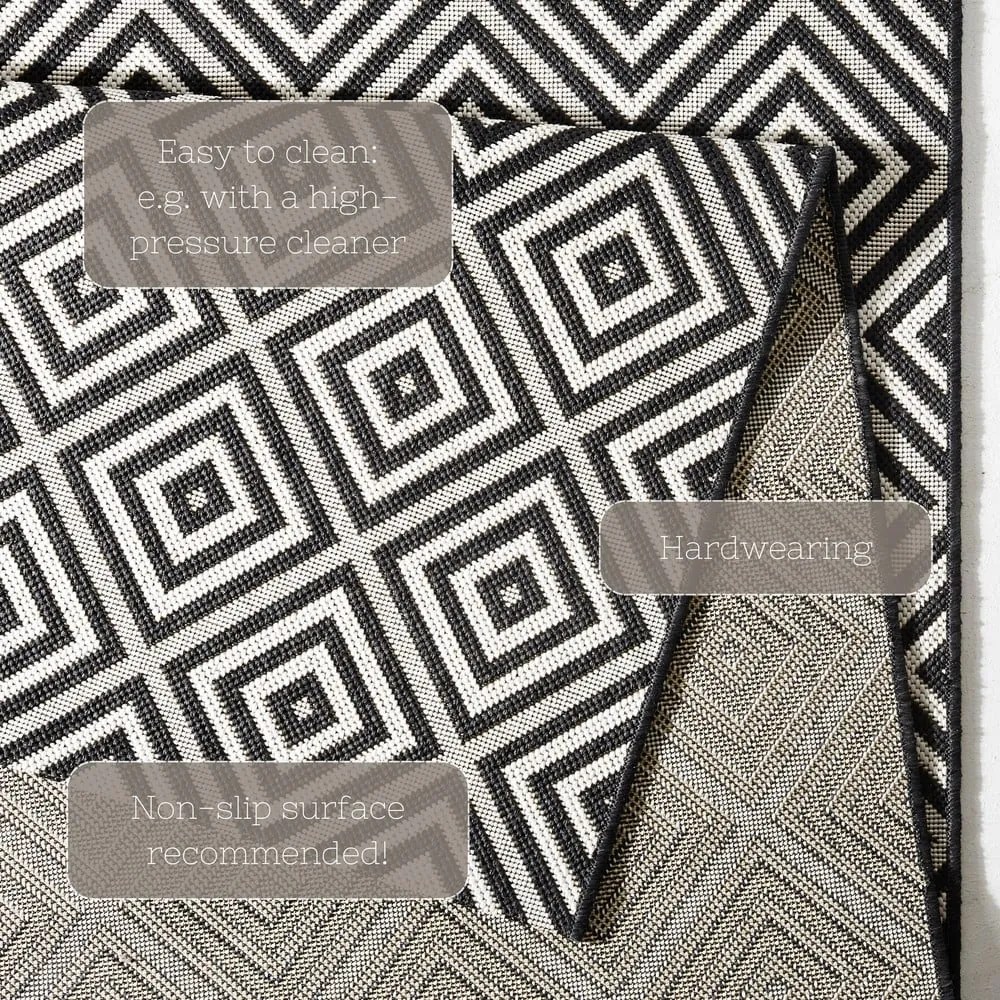 Čierno-biely vonkajší koberec NORTHRUGS Karo, 80 x 150 cm