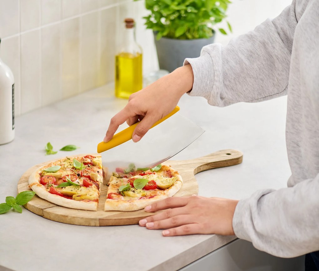 Krájač na pizzu a bylinky