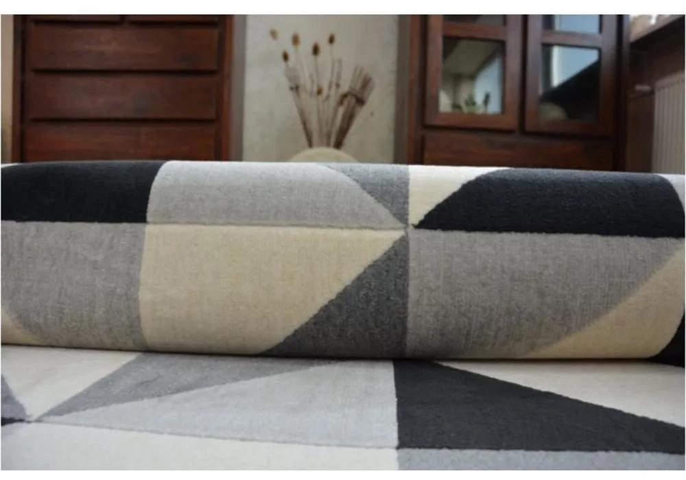 Kusový koberec PP Trojuholníky sivý 200x290cm