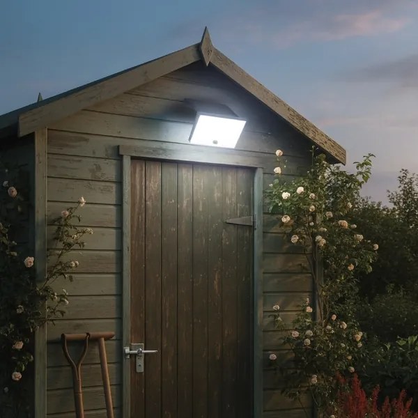 LED reflektor so senzorom a solárnym panelom FUJI LED/8W/3,7V 2000 mAh IP44