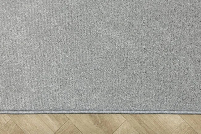 Metrážny koberec GALAXY 72 strieborný