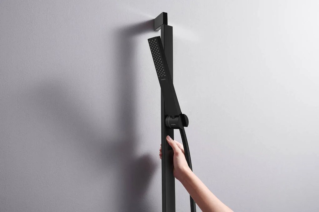 Hansgrohe Pulsify E, sprchová súprava 100 1jet EcoSmart so sprchovou tyčou 900 mm, čierna matná, HAN-24380670