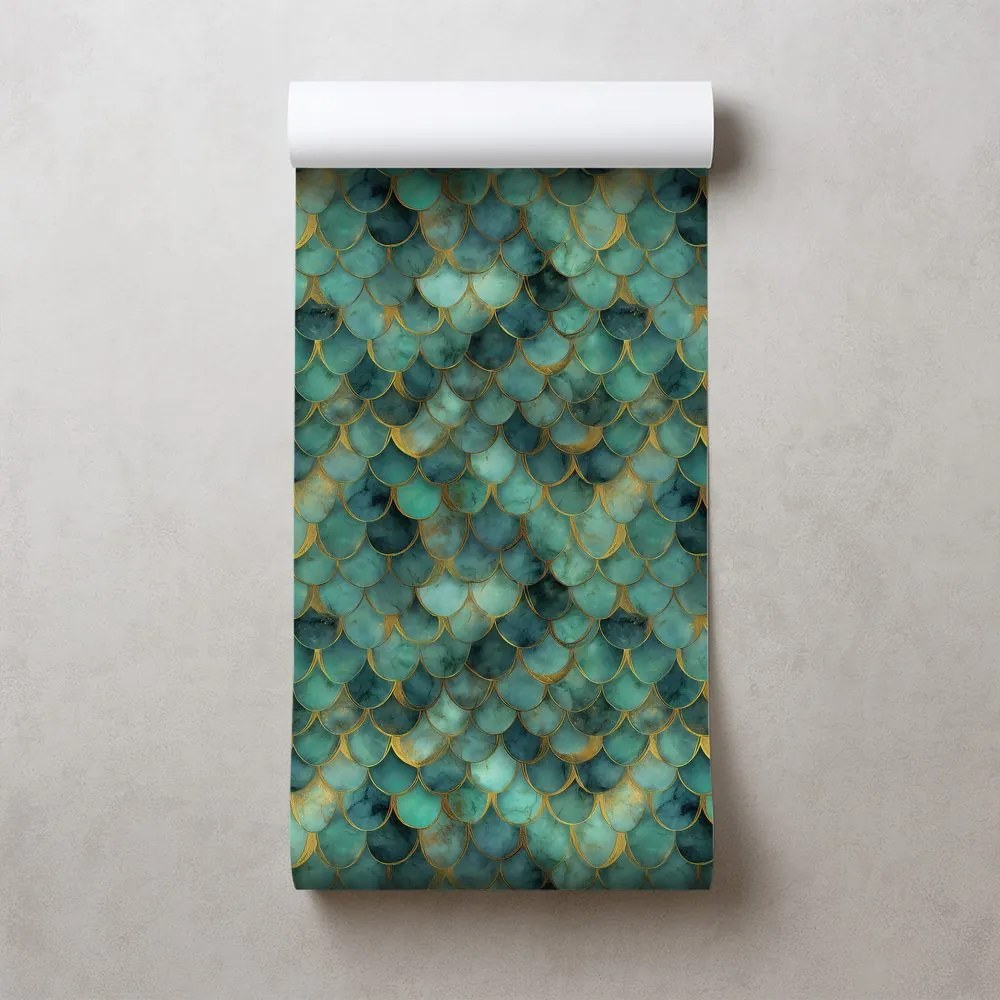 Tapeta zelené morské šupiny so zlatým nádychom