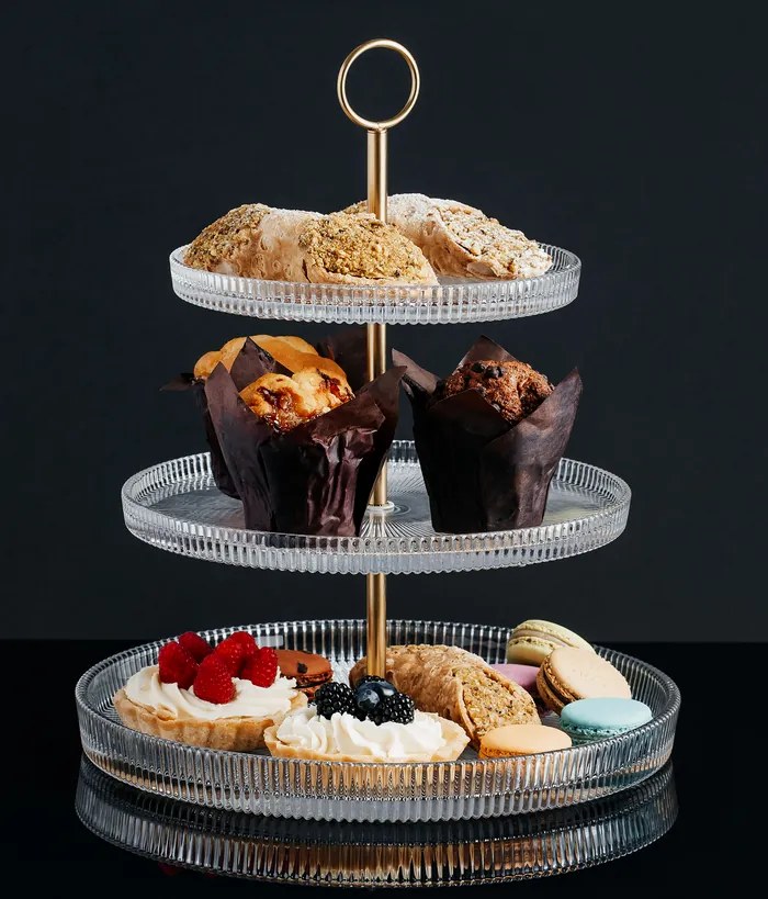 Trojposchodová servírovacia tácka Curly | Luxusné sklo so zlatou rúčkou