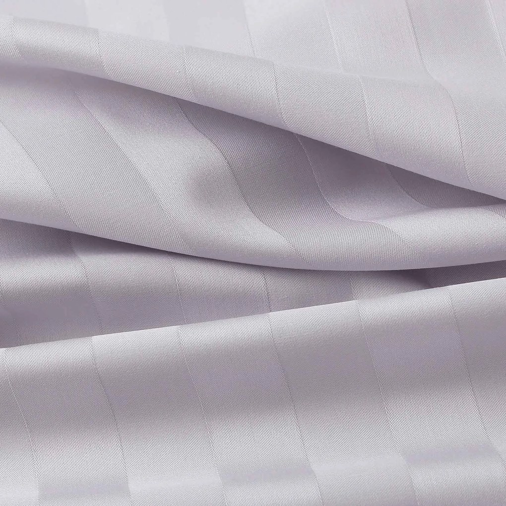 Goldea damašková napínacia plachta - svetlo sivé prúžky so saténovým leskom 140 x 200 cm