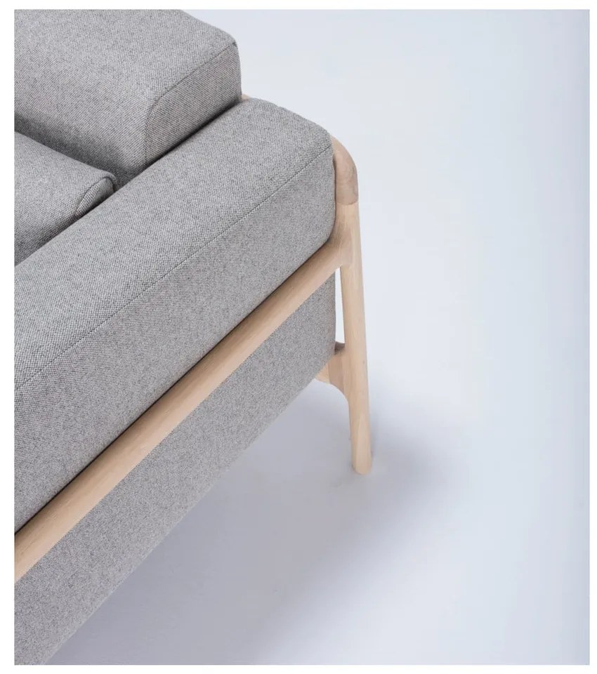 Kreslo s konštrukciou z dubového dreva so sivým textilným sedadlom Gazzda Fawn