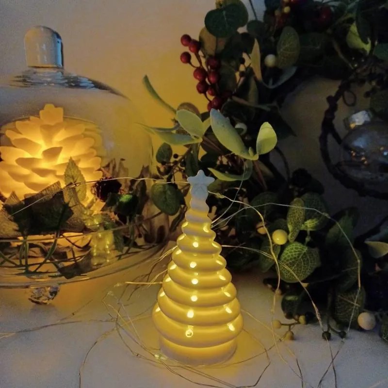 DECOLED Keramický stromček, 6,2 x 6,2 x 11,2 cm, teplá biela, 2xLR44