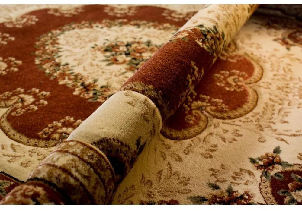 Kusový koberec klasický vzor hnedý . 140x190cm