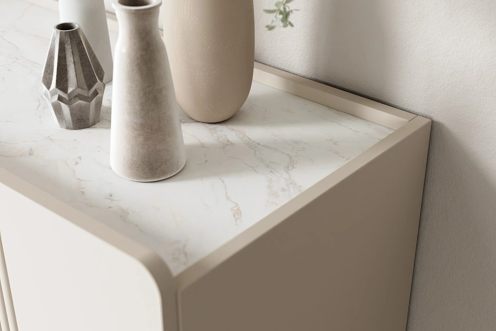 Komoda Malmi 200 cm štvordverová - kašmír / crema bianca / čierne nožičky