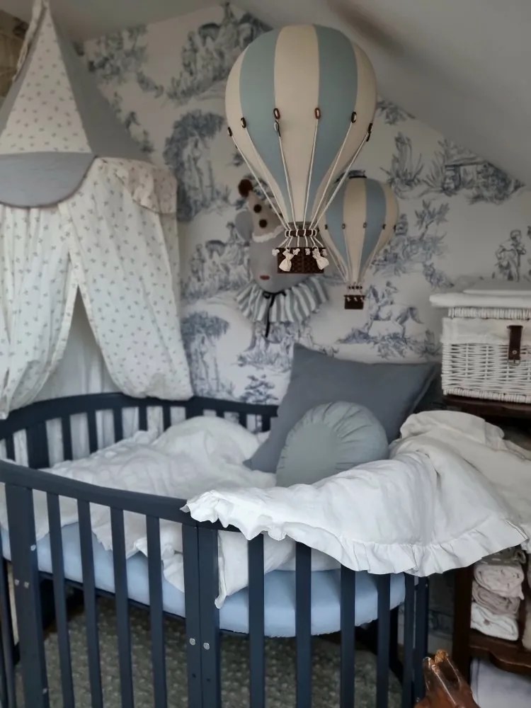 Dekoračný lietajúci balón svetlo modrá/krémová – dekorácia do detskej izby S-28cm x 16cm