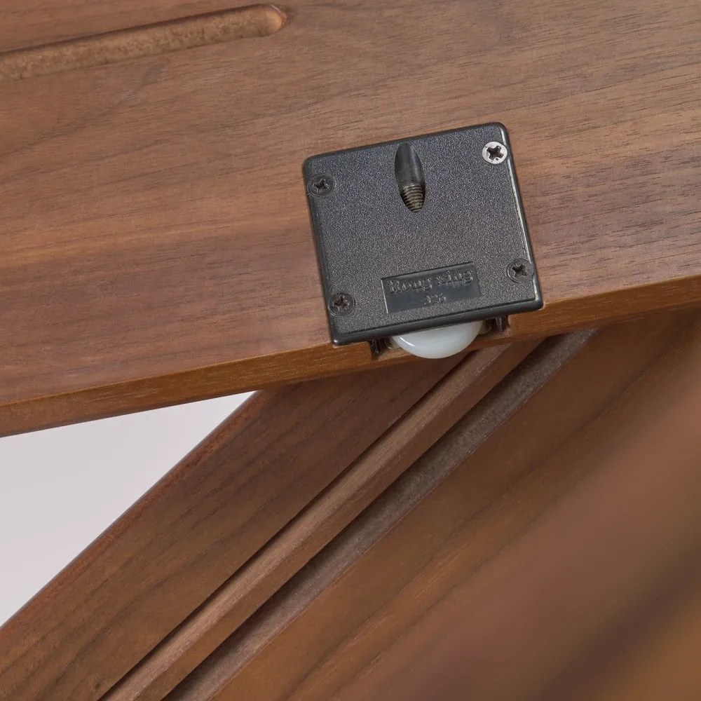 Komoda v dekore orechového dreva Kave Home Carolin