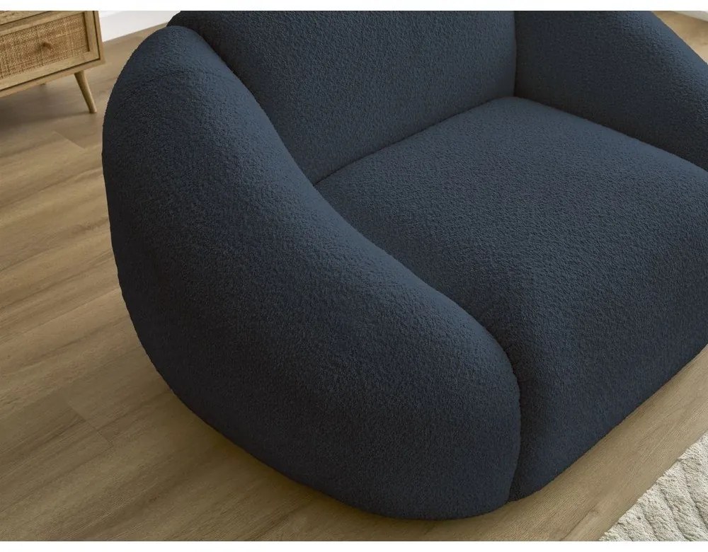 Tmavomodré kreslo z textílie bouclé Tina – Bobochic Paris