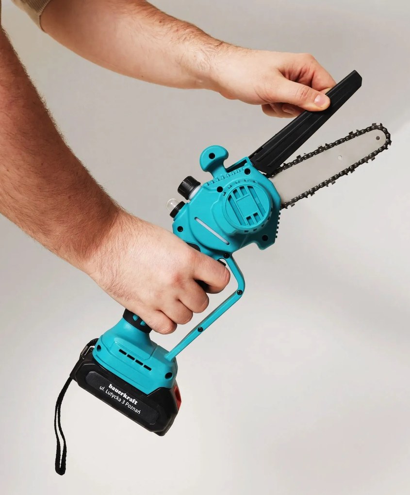 LONGWELL INDUSTRIAL LTD Mini reťazová píla akumulátorová - 21V, bezkartáčový motor + kufrík