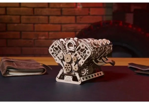 Ugears - 3D drevené mechanické puzzle Motor V8