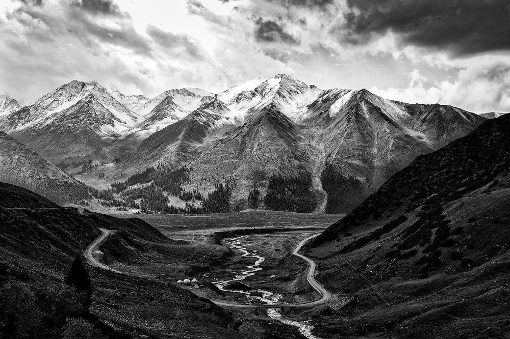 Fototapeta horská panoráma v čiernobielom - 225x150