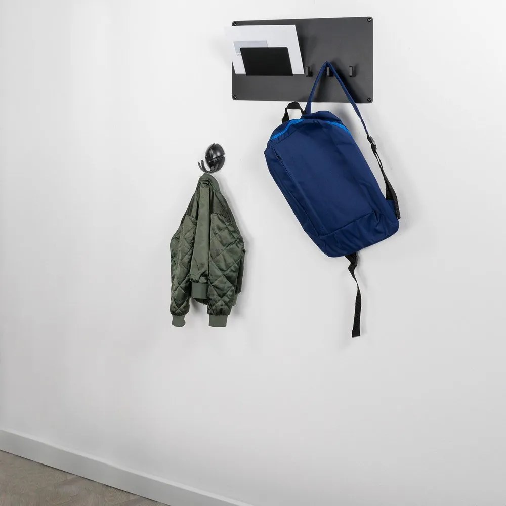 Čierny nástenný háčik Tick – Spinder Design