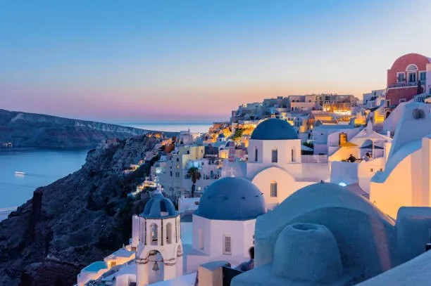 Umelecká fotografie Oia, Santorini Island, Cyclades, Greece. Twilight,, Francesco Riccardo Iacomino, (40 x 26.7 cm)