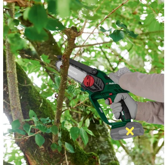 Parkside® Aku reťazová píla 20 V Paghs C3 + Akumulátor 20 V/2 Ah, 2 kusy + Nabíjačka na akumulátor 20 V/2,4 A (800011727)