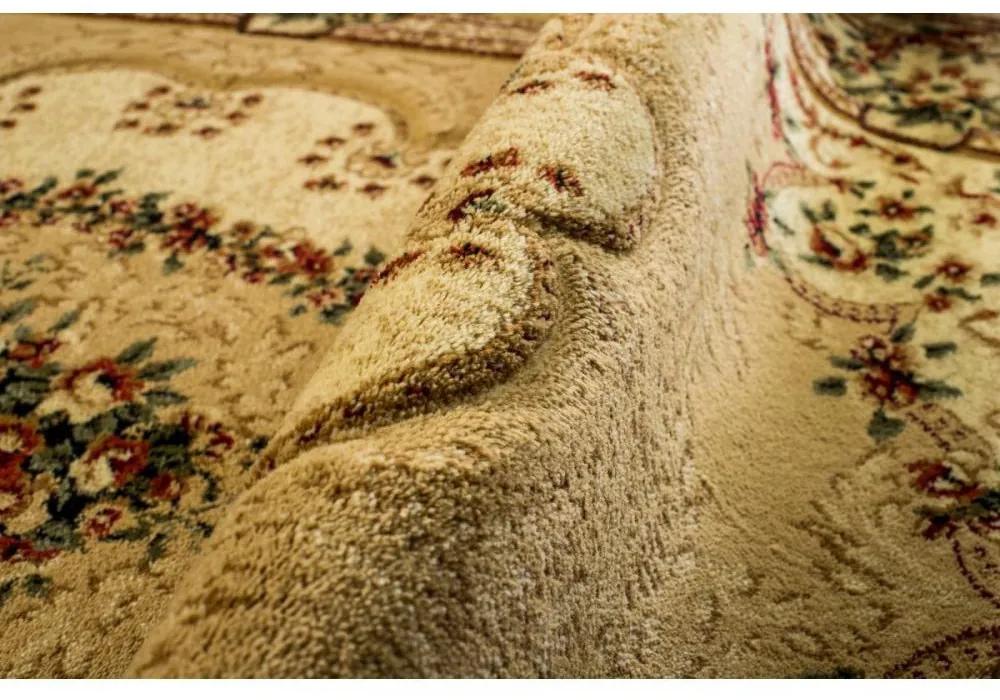 Kusový koberec klasický vzor béžový . 140x190cm