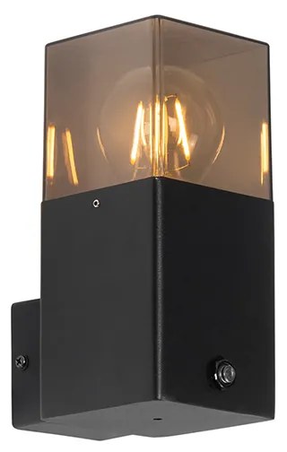 Vonkajšia nástenná lampa čierna IP44 s čidlom súmraku - Denmark