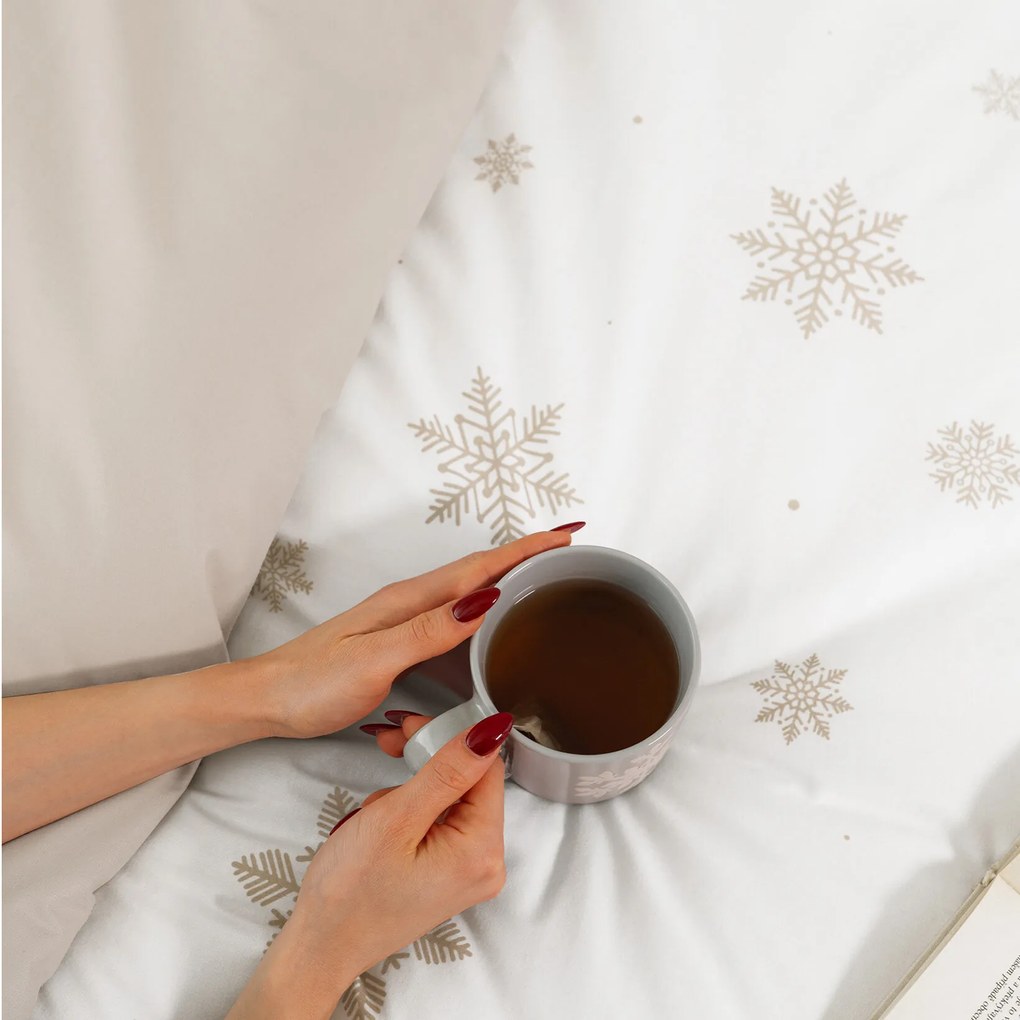 Goldea vianočné bavlnené posteľné obliečky duo - snehové vločky na bielej s latte 200 x 200 a 2ks 70 x 90 cm