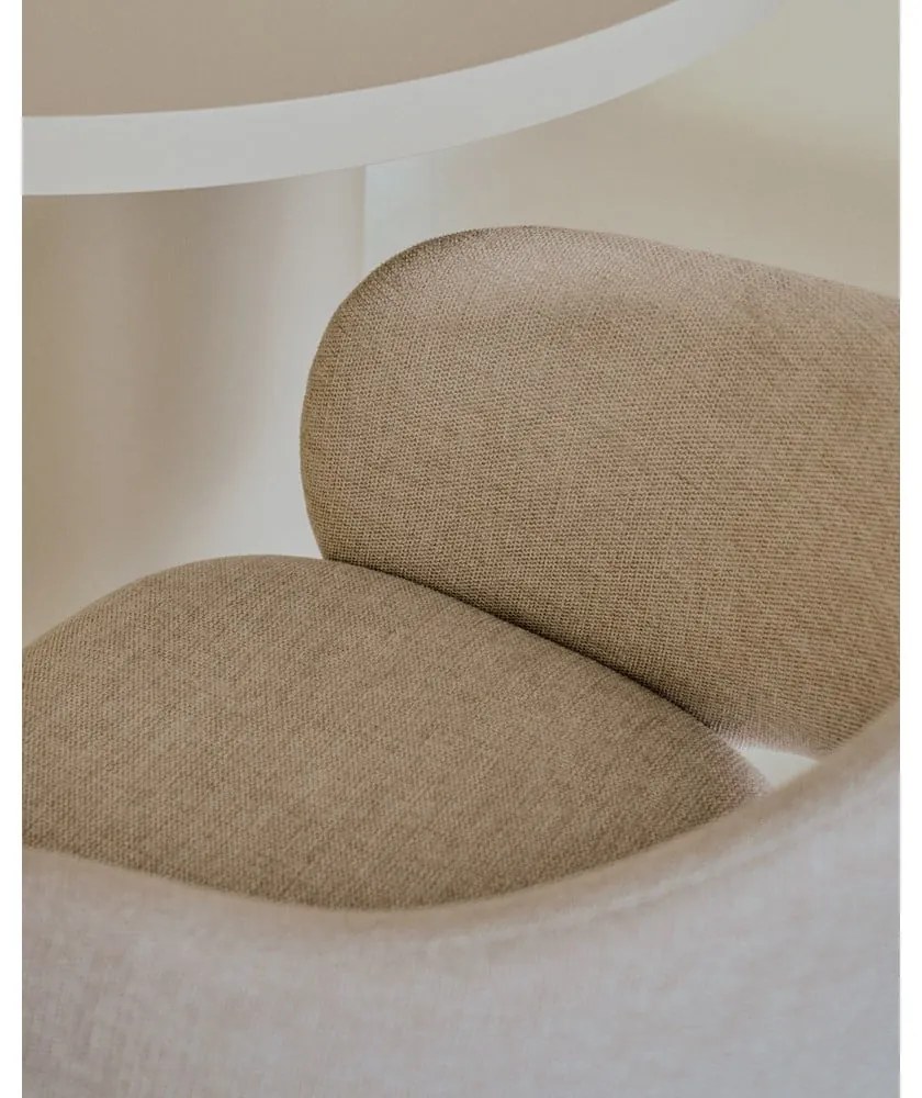 Krémovobiele čalúnené jedálenské kreslo Maina – Kave Home