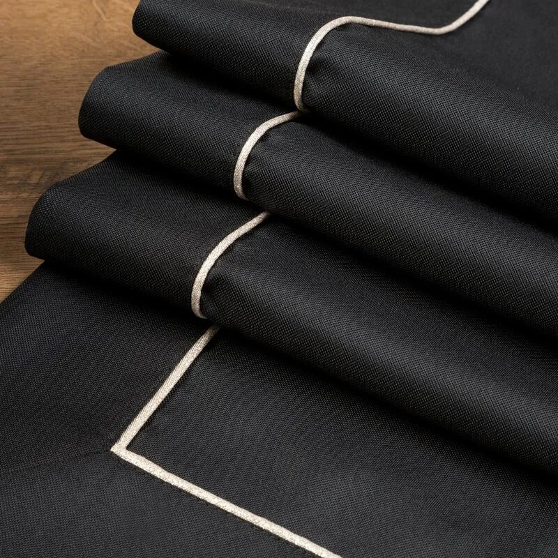Dekorstudio Elegantný čierny behúň na stôl DORITA so striebornou lemovkou Rozmer behúňa (šírka x dĺžka): 40x200cm