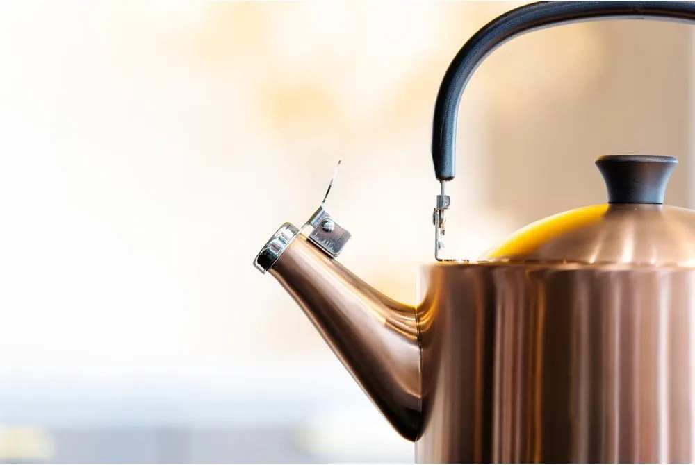 Varná kanvica z nehrdzavejúcej ocele v medenej farbe 1,5 l Diamante – Vialli Design