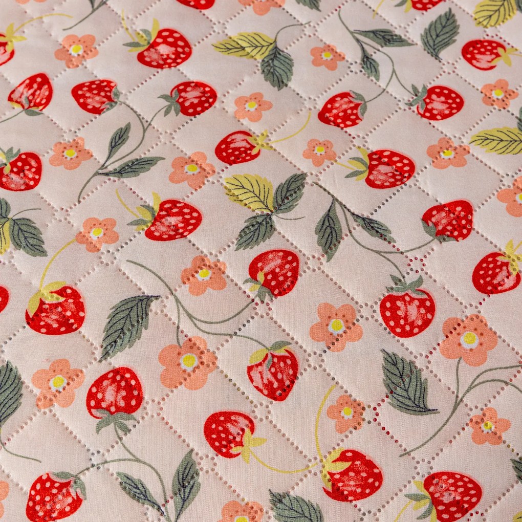 Prehoz na posteľ so vzorom STRAWBERRY ružový Rozmer: 220 x 240 cm