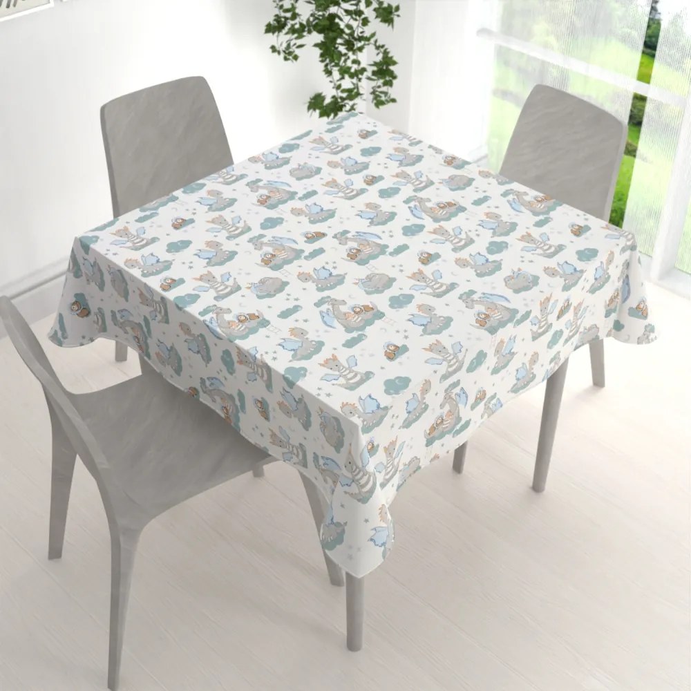 Biante Detský bavlnený štvorcový obrus Sandra SA-689 Dráčikovia s medvedíkmi na modrozelených obláčikoch na bielom 120x120 cm