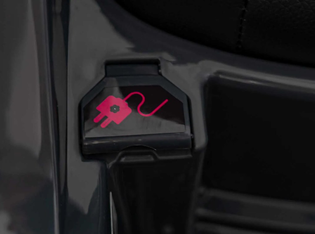 Ramiz Audi RSQ E-TRON vozidlo Sivá