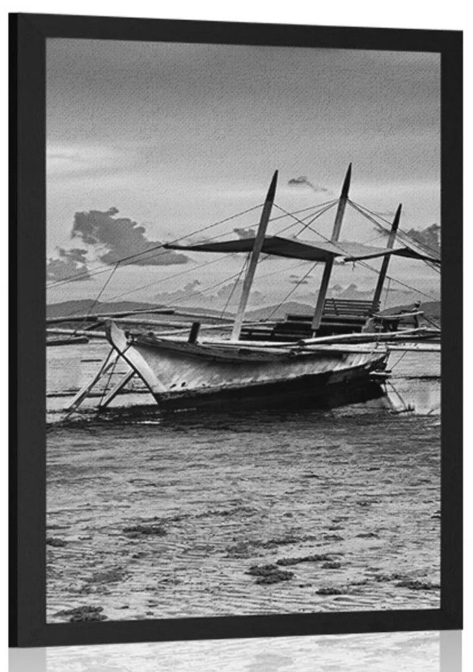 Plagát loďky pri západe slnka v čiernobielom prevedení - 40x60 silver