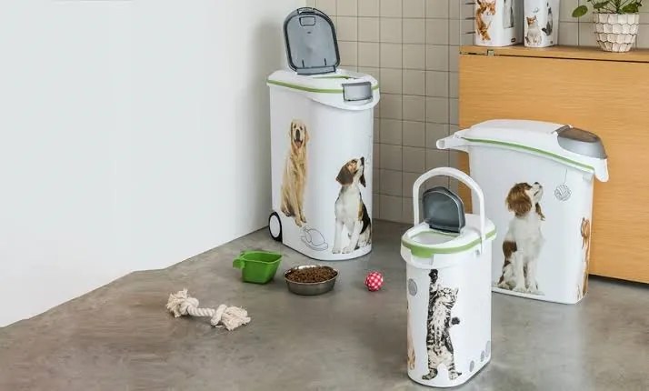 CURVER Zásobník a kontajner na krmivo pre psov, tesniaci s kolieskom, XXL (54l, 20kg krmiva)