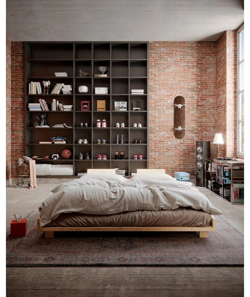 Hnedá dvojlôžková posteľ z borovicového dreva s roštom 140x200 cm Social – Karup Design